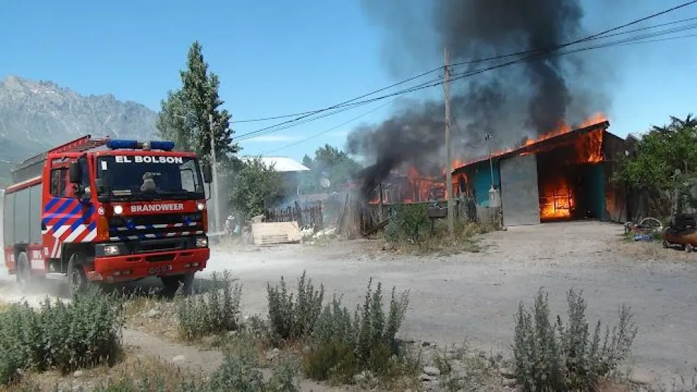 El fuego consumió por completo una vivienda familiar