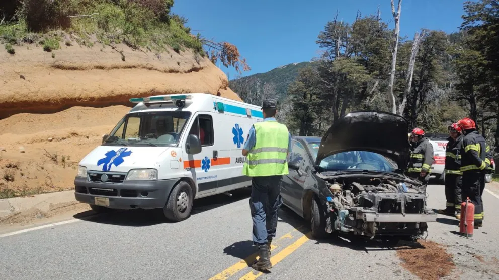 Choque frontal sobre la Ruta de Siete Lagos: una mujer resultó herida