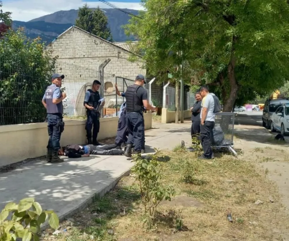 Ladrón hurtó más de 100 mil pesos de un camión repartidor y fue detenido por los vecinos