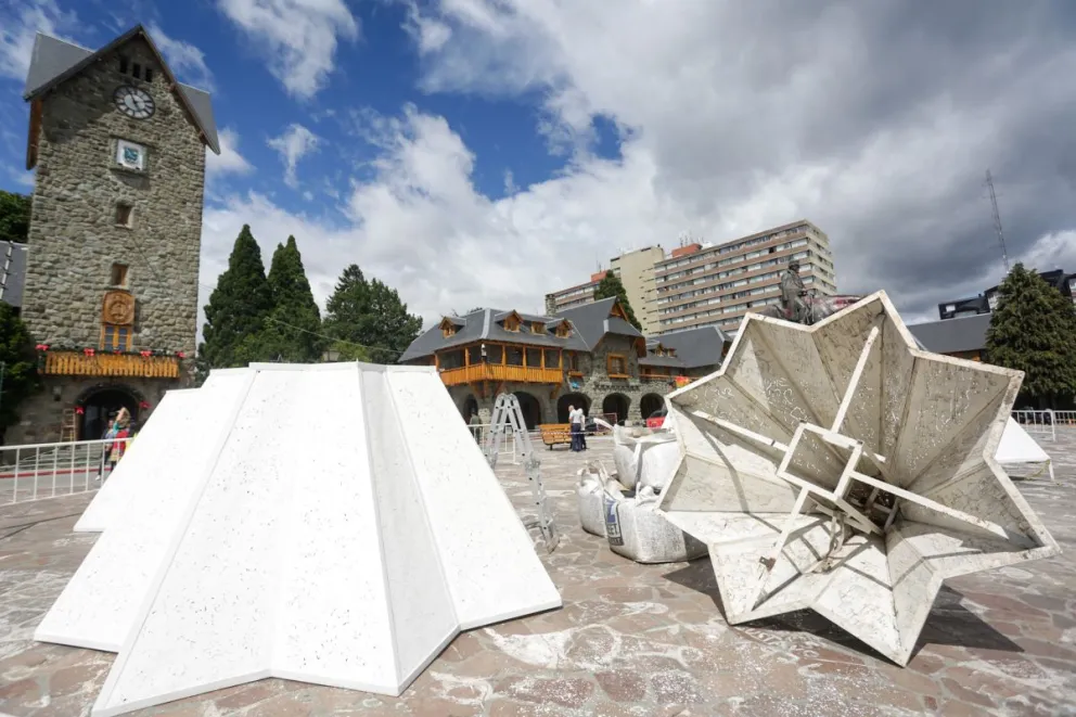 “¡Basta de tapar el monumento con un arbolito!”