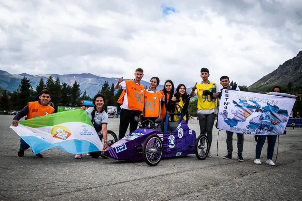 Estudiantes del CET 2 y el Tecnológico del Sur forman parte del Desafío ECO YPF, en el cerro Catedral