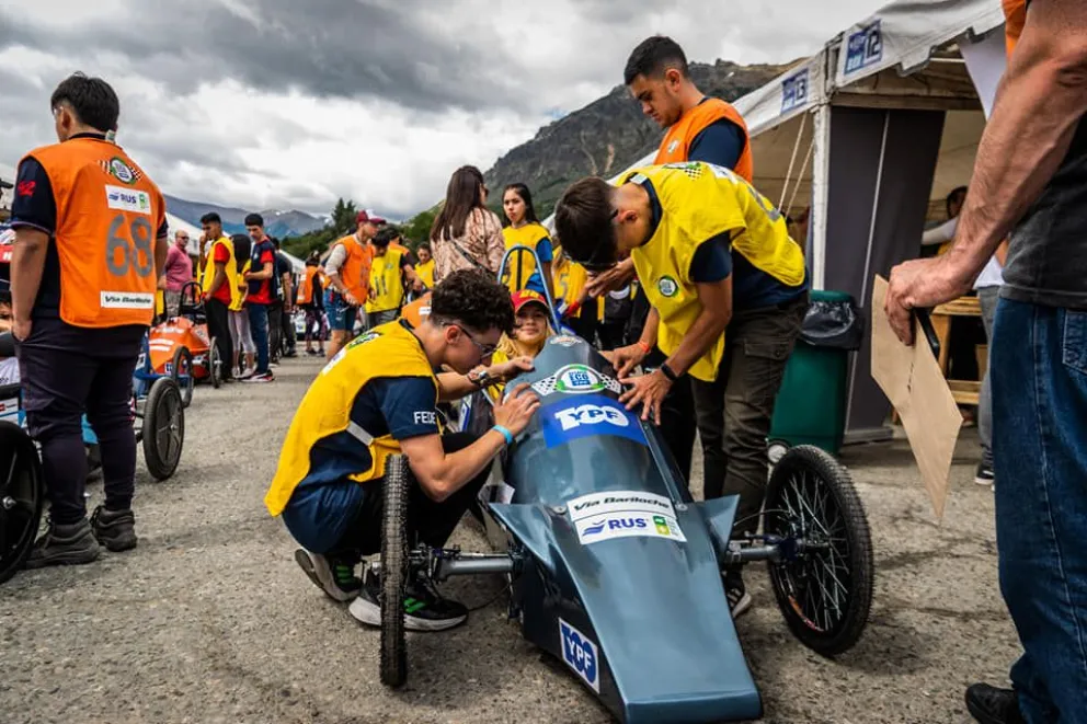 Finalizaron las competencias del Desafío ECO YPF en Catedral con buen desempeño de estudiantes barilochenses