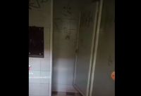 Video: ¿Un fantasma en los baños de Puerto Rock?