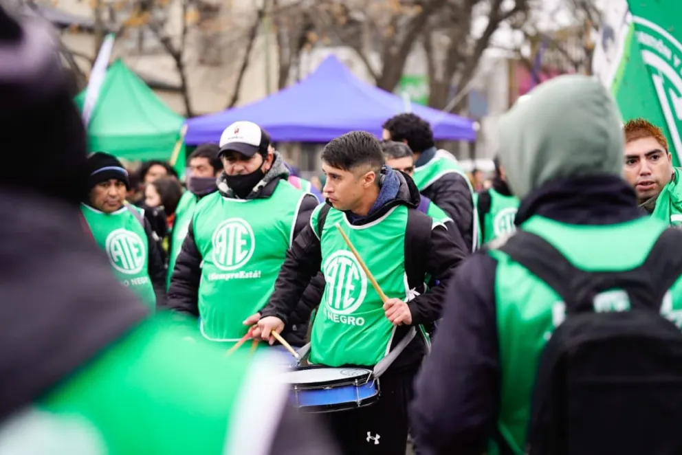 ATE y un UNTER se suman al paro nacional por la represión en Jujuy: este jueves  no habrá clases ni administración