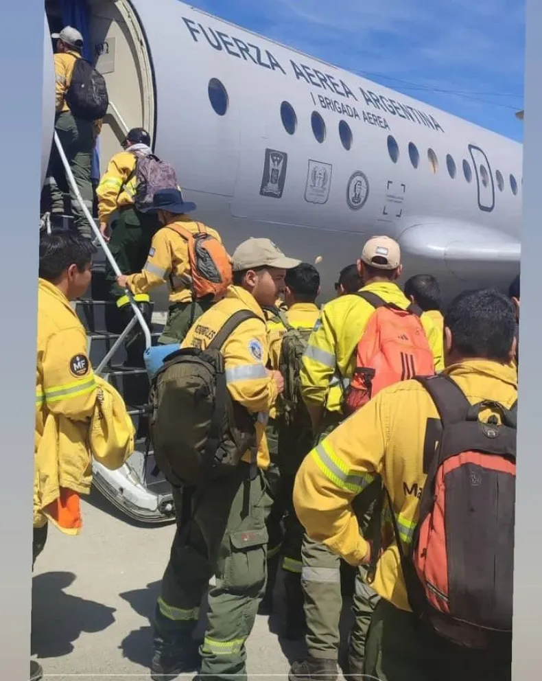 Brigadistas de la Comarca Andina se suman al combate de los incendios en Tierra del Fuego