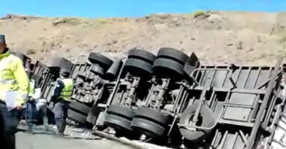 Otro accidente fatal en Collón Cura: murió una mujer que viajaba hacia Bariloche