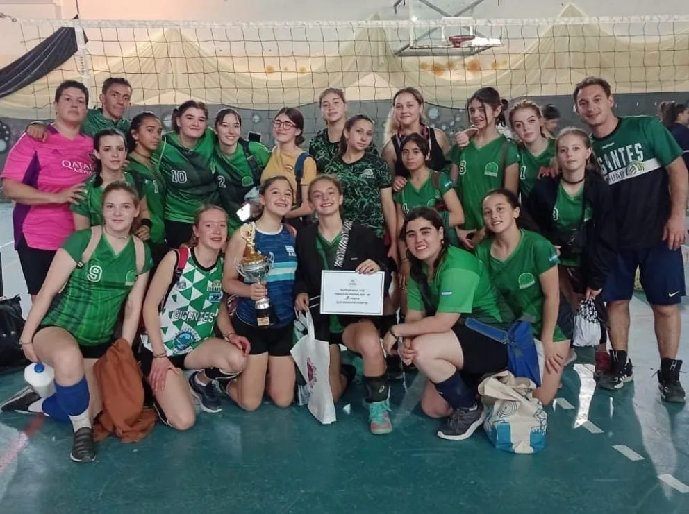 Podio para las “Gigantitas” en el Torneo Regional de Vóley Sub 14 / 16