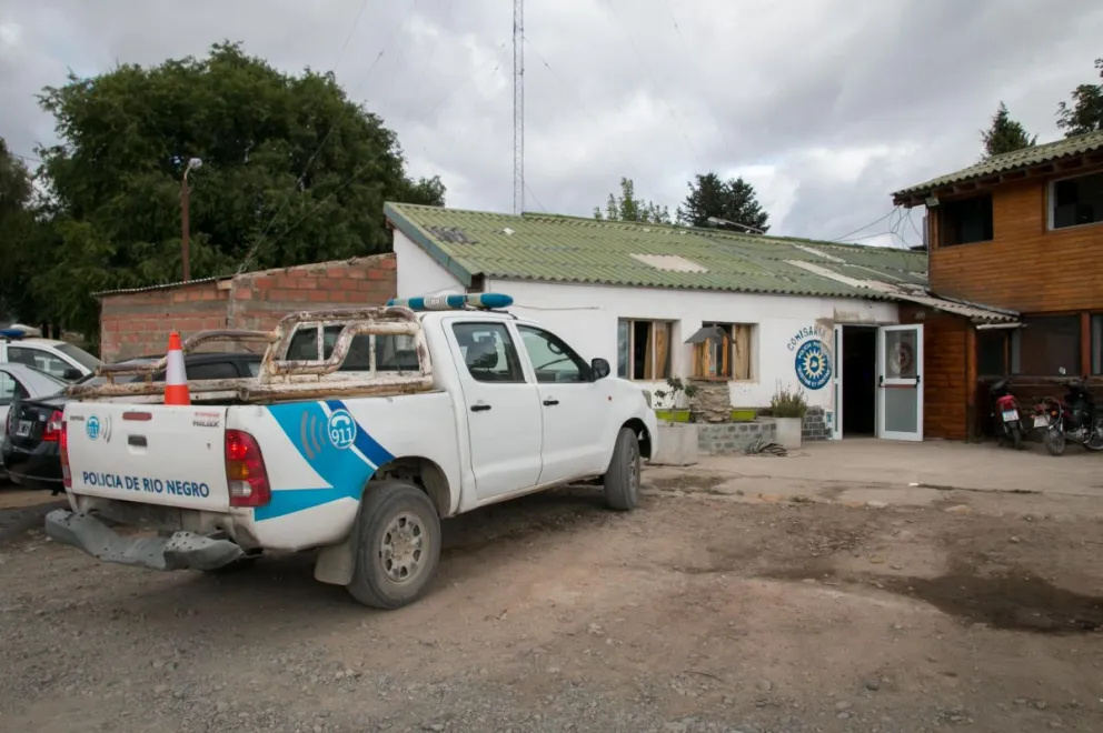 El conductor tenía pedido de captura, el auto pedido de secuestro y la acompañante quedó detenida por resistencia a la autoridad. 