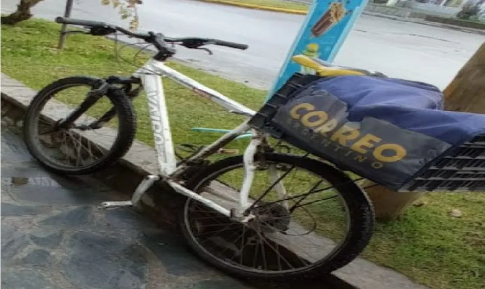 Le robaron la bicicleta al cartero 