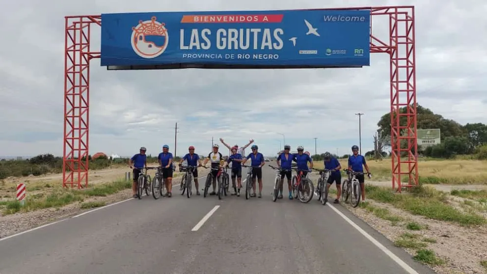 Los "Viejitos de Hierro" llegaron otra vez al mar en mountain bike