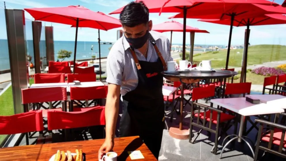 Empleo: crece hasta 35% la demanda de personal para las fiestas y el verano