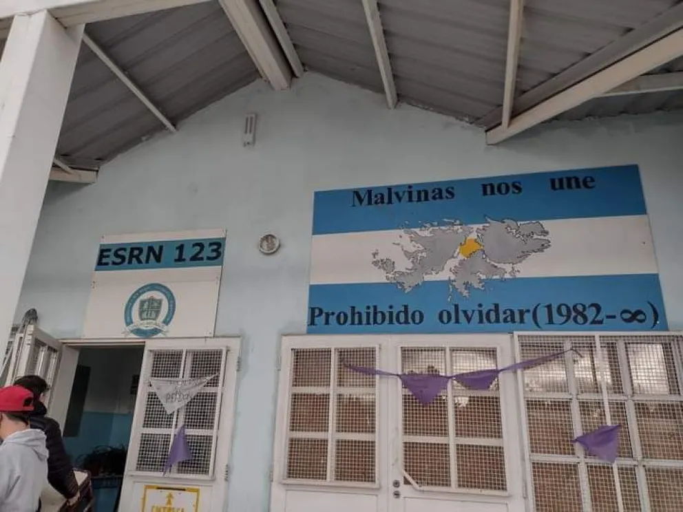 Docentes denuncian robo en la ESRN 123: “violentaron nuestra escuela pública y no es la primera vez”