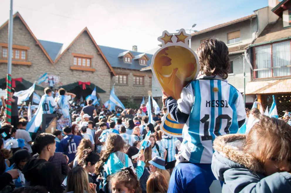 Argentina es finalista del mundo y Bariloche delira al ritmo de la "Scaloneta"