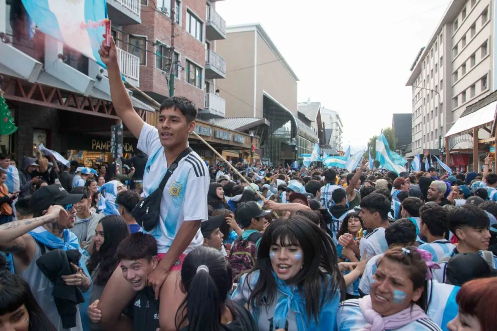 Bariloche y la ilusión mundialista de la mano de Messi: mirá las mejores fotos de los festejos