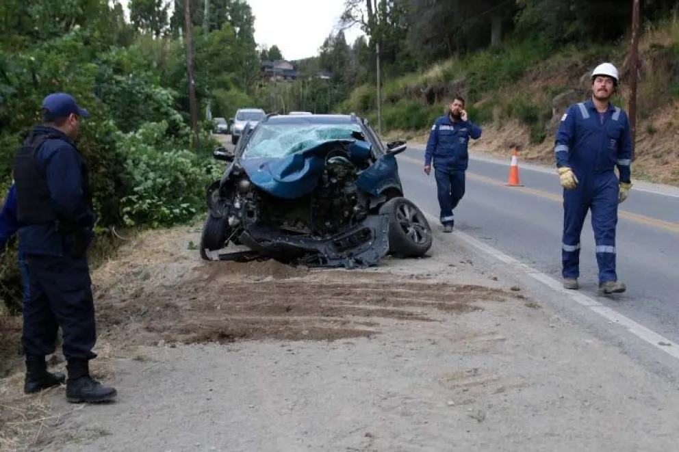 El auto que chocó contra un poste en los kilómetros era robado