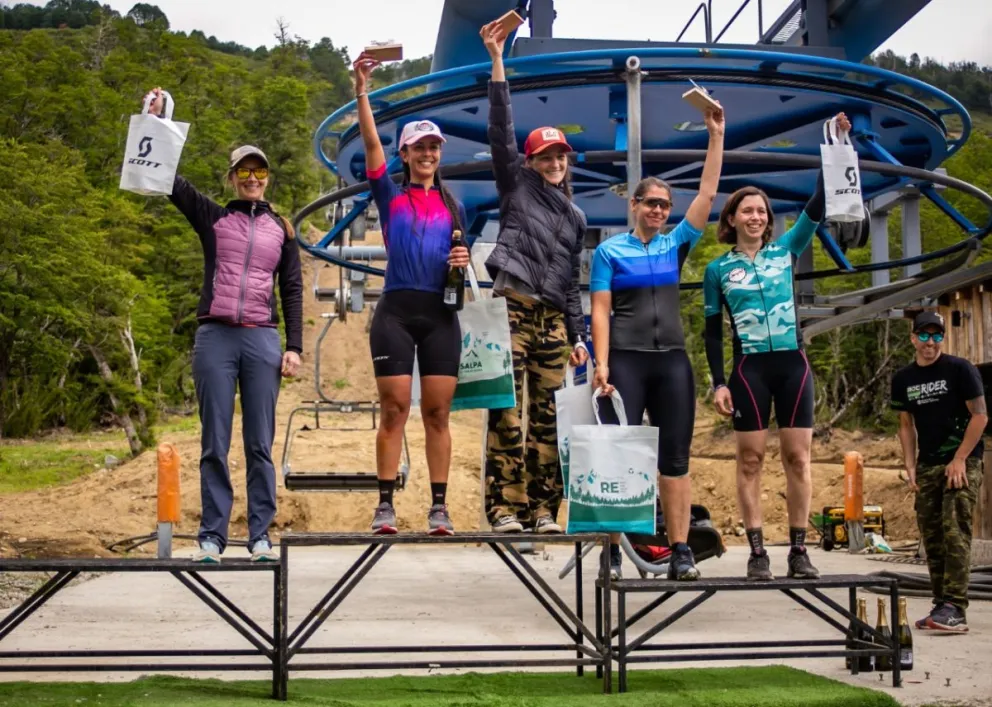 Primer puesto para la barilochense Carolina Albornoz en Lago Hermoso MTB XC Race