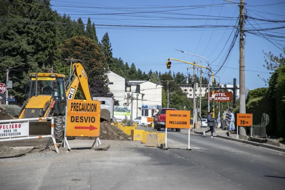 Realizan dos cortes parciales de tránsito en Av. Bustillo 