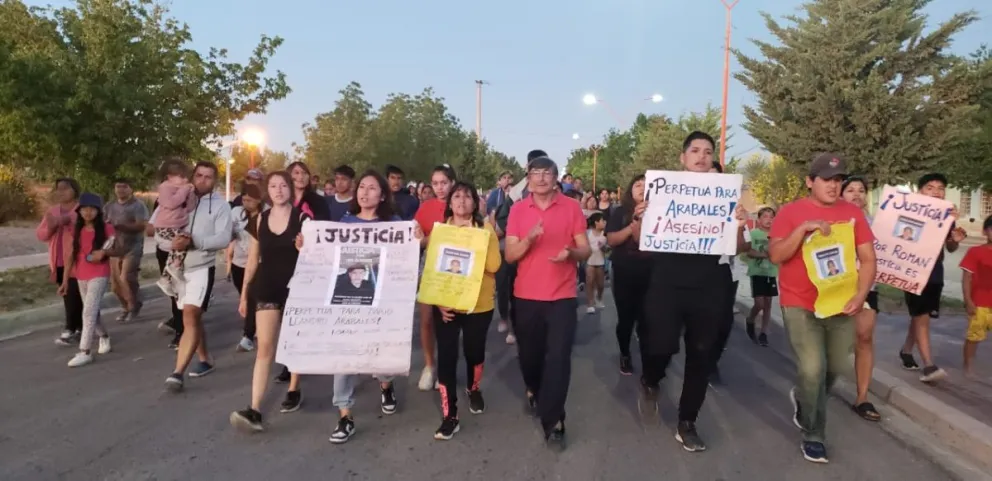 Marcharon en Los Menucos pidiendo justicia por Leo Álvarez y perpetua para Aravales