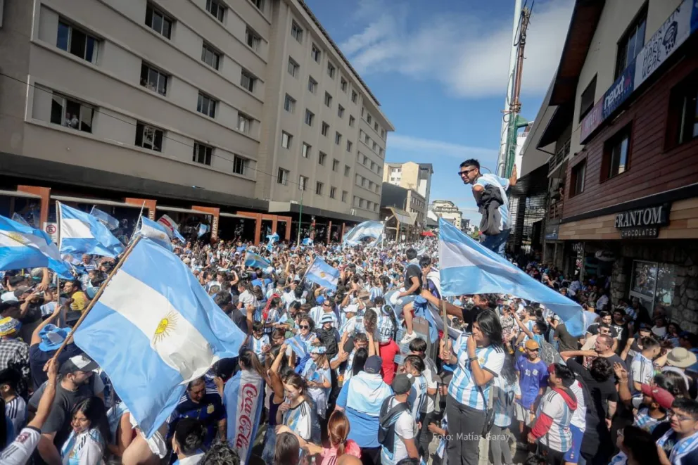 Video: Así se festejó en Bariloche la tercera estrella 