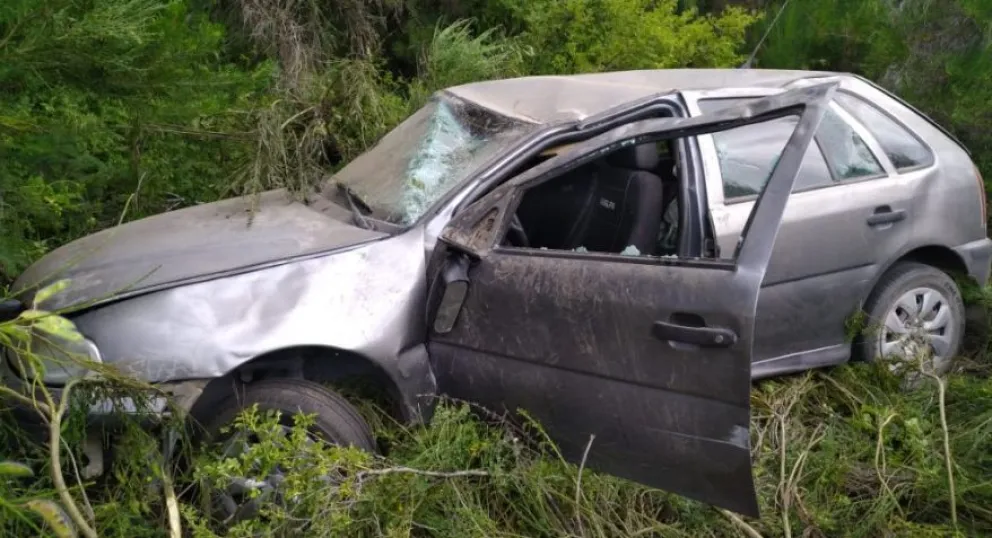 Una mujer fue derivada al hospital tras volcar en la ruta 40 