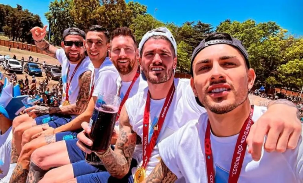 Seguí en vivo el recorrido del micro de la Selección argentina con la Copa del Mundo