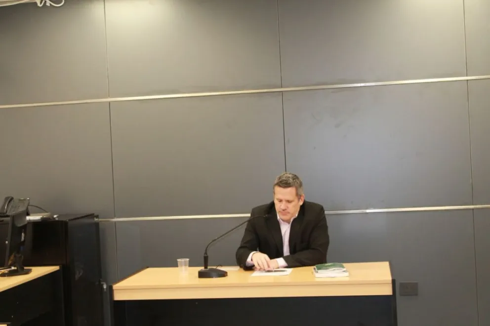 Manoseó a una niña en Bariloche y luego la acosó por WhatsApp desde Chile: le dieron tres años de prisión