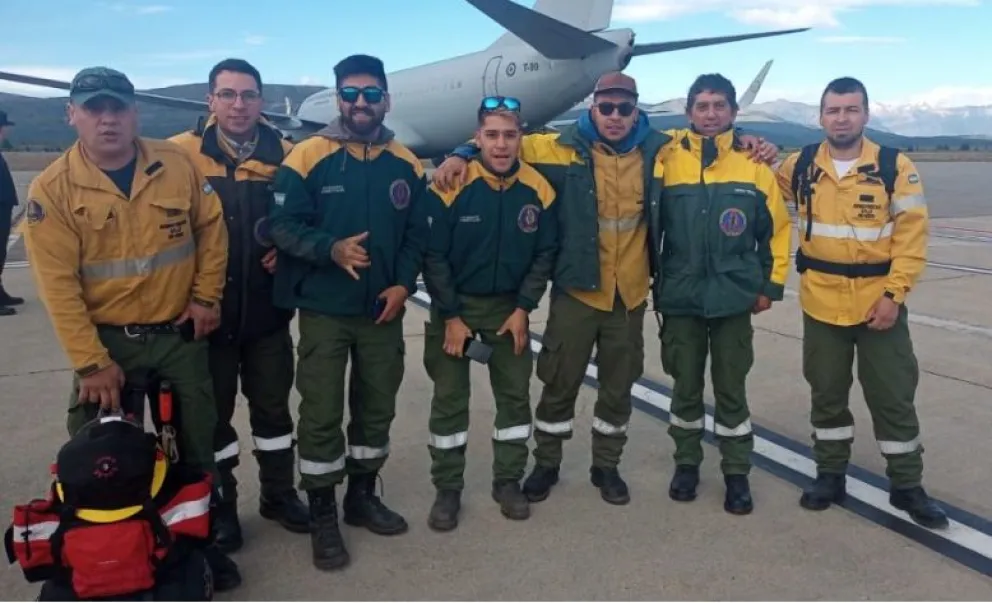 Brigadistas del Bariloche y El Bolsón se suman al combate de los incendios en Tierra del Fuego