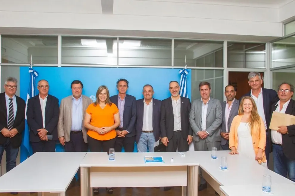 Doñate y Weretilneck con intendentes en el Ministerio de Obras Públicas