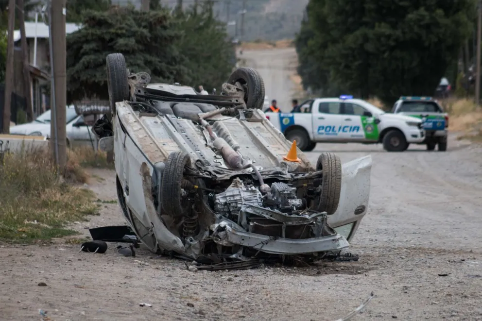 Conductor hospitalizado tras violento vuelco en la 9 de Julio