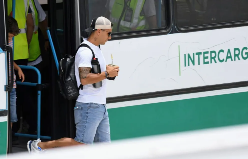 Luis Suarez llegó a Rosario para pasar Navidad junto a Messi