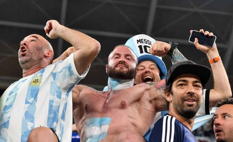 Quién es “el patovica de la Selección”, el referente de la hinchada argentina en Qatar: “Soy un hincha de la Selección que la sigue a todos lados”
