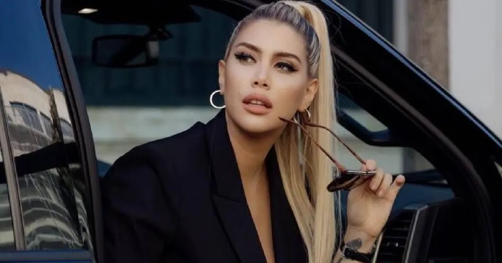 Wanda Nara se pasó de Photoshop y "rompió un auto": la foto de la que habla el país