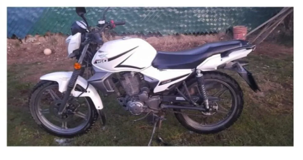 Piden colaboración de la comunidad para encontrar la moto que les robaron