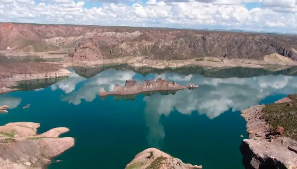 Tragedia: una mujer quiso sacarse una selfie y cayó al vacío en el Cañón del Atuel