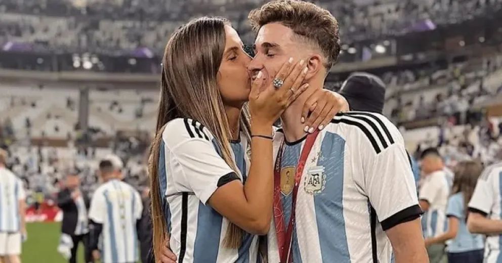 La espectacular noticia que Julián Álvarez le dio a su novia Emilia tras los rumores de romance con su profe de inglés