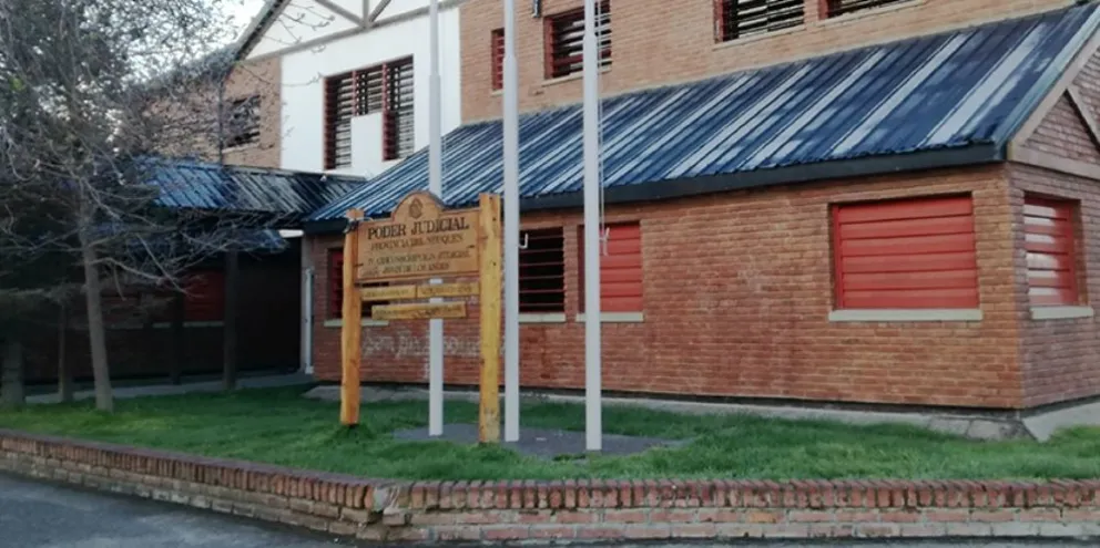 Efectuó diez disparos: juzgan a un hombre por doble tentativa de homicidio en un hostel