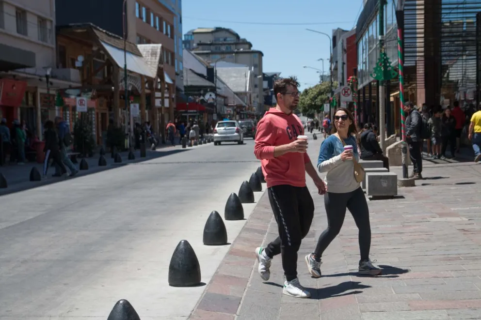 Paseos por calle Mitre, heladerías y chocolaterías