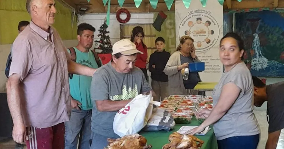 Desde la biblioteca del Nahuel Hue entregaron 80 comidas para Año Nuevo