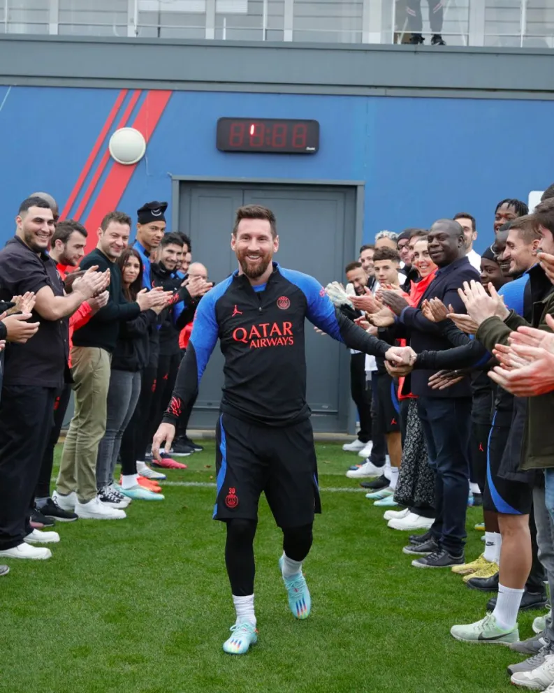 Entre aplausos y honores: así es como el PSG recibió a Messi