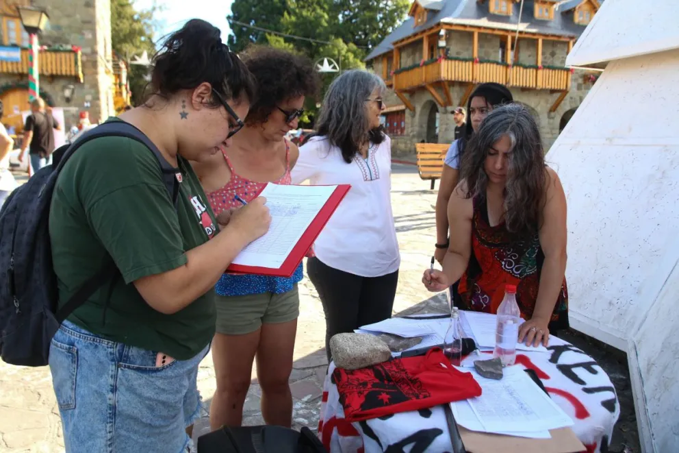A tres meses del desalojo en Mascardi, juntaron firmas para que liberen a las detenidas