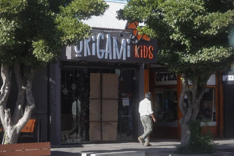 Ladrón fue descubierto cuando huía con prendas de vestir de un comercio céntrico