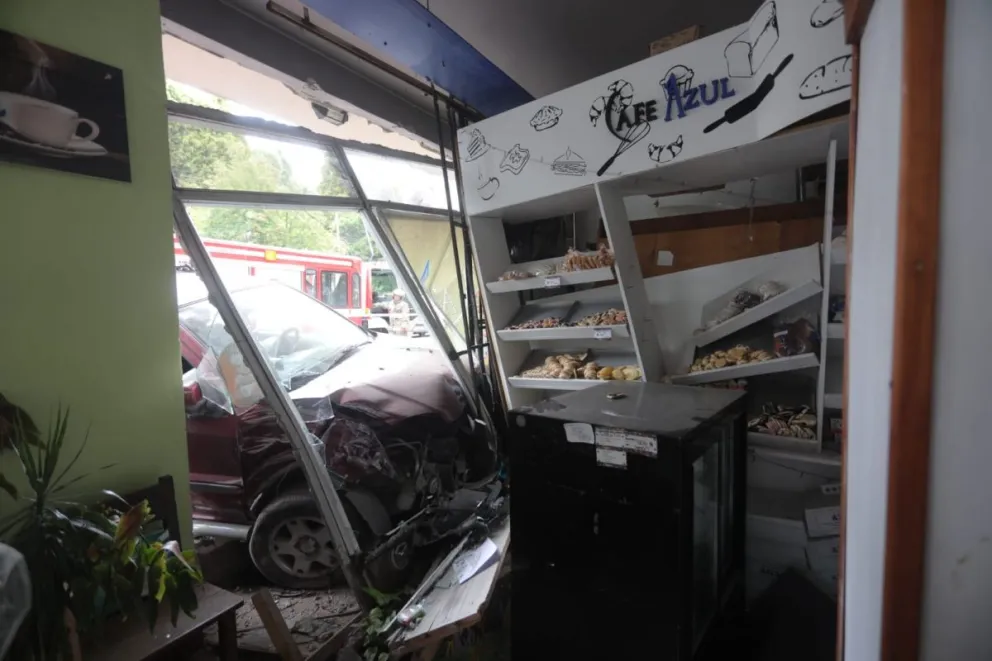 Así quedó el café luego del choque que podría haber sido una tragedia