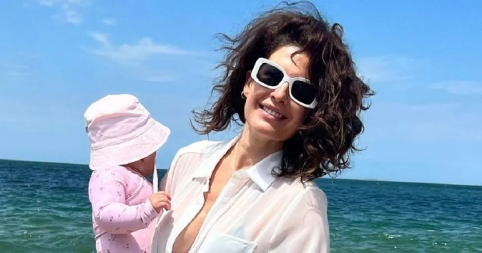 Isabel Macedo mostró como se prepara vestida en una micribikini floreada: "Me amo"