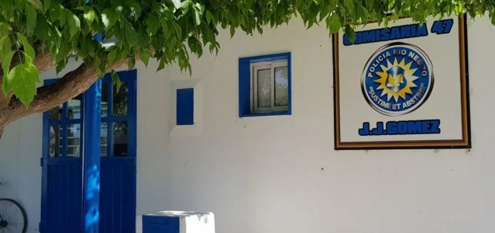 Una policía manejaba alcoholizada y atropelló a un motociclista 