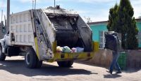 Hoy es el Día del recolector de residuos, trabajadores que brindan un servicio escencial a Bariloche