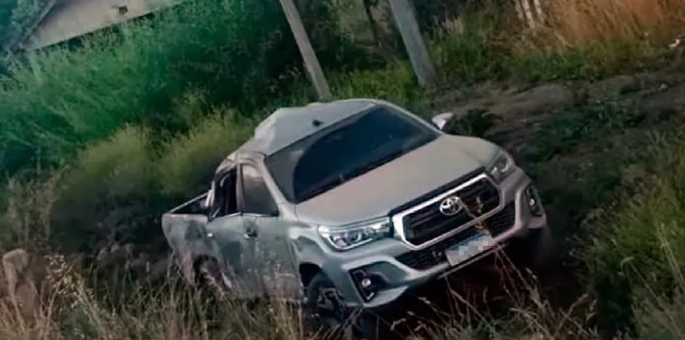 Un menor de edad conducía una Hilux por Ruta 40 y terminó en una zanja  