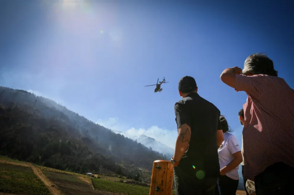El ministro Cabandié está en el operativo por el incendio en El Hoyo