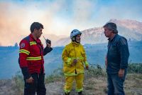 Incendio en el Currumahuida: enfocan los esfuerzos a las laderas del cerro  