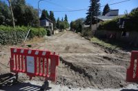 Financiado por vecinos y con la labor del municipio, terminarán el asfalto en calle Piedras