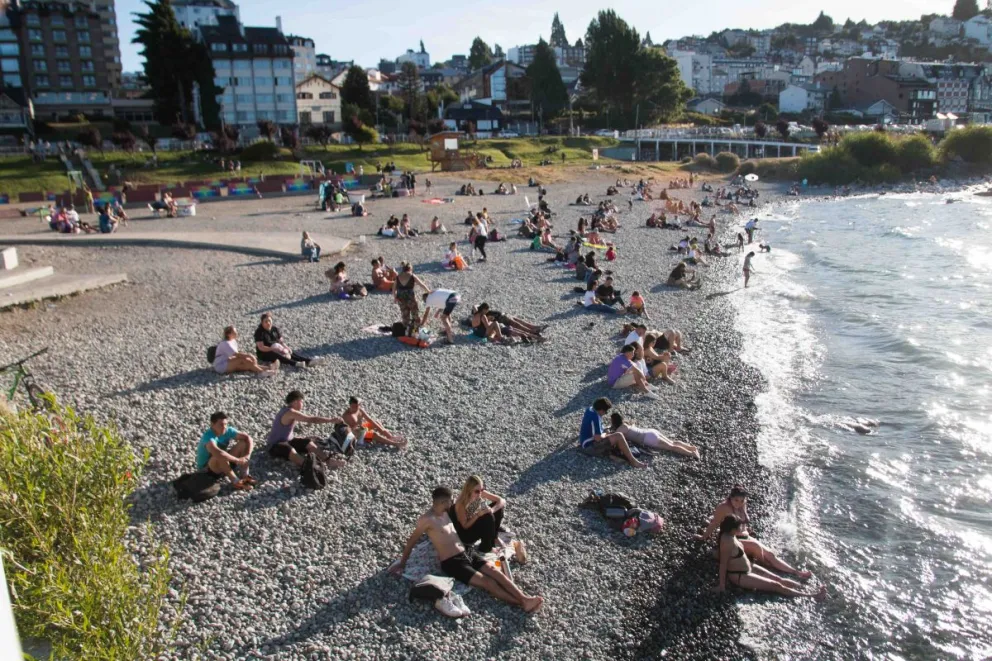 Bariloche regaló un día soleado y con calor para disfrutar de las playas 